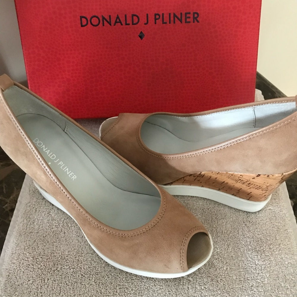 Pliner wedge peep toe shoes